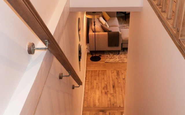 Copernic Line Elegant 3BR Apartment in Paris