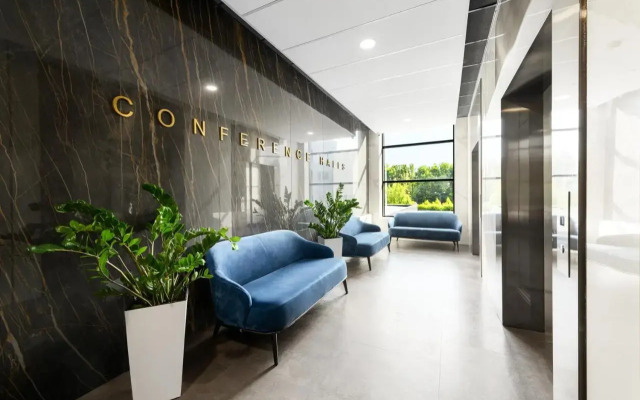 Favor Park Hotel