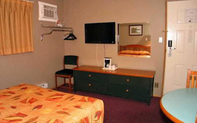 Econo Lodge Inn & Suites