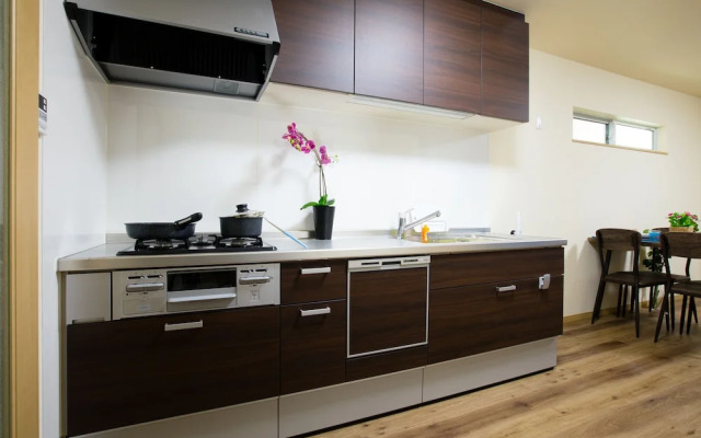 Tsuru House