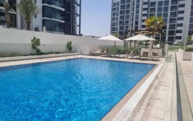 Luxurious 1BR Living in Azizi Riviera 39