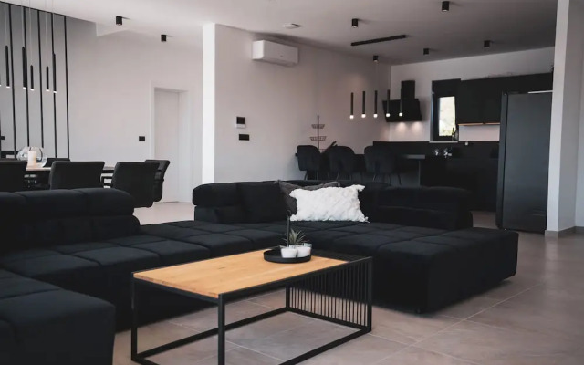 Villa Just be Happy by Trawelltopia