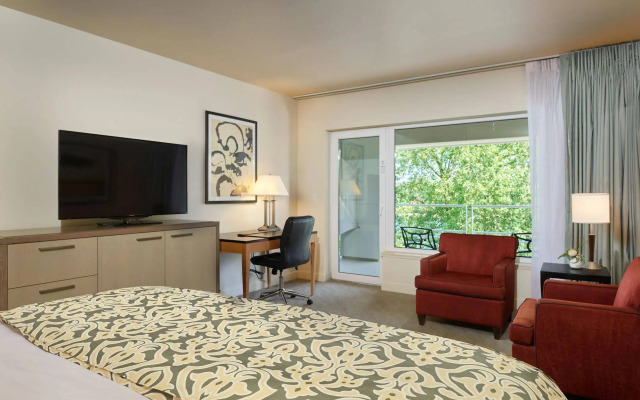 River's Edge Hotel Portland, Tapestry Collection by Hilton
