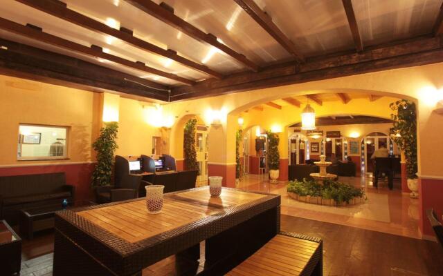 Hotel Los Arcos