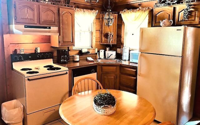 Twin Hearts - Studio Cabin