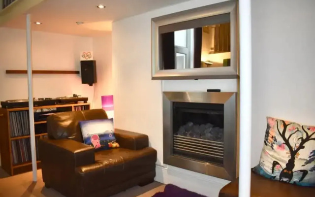 Unique 2 Bedroom Home by Brighton Marina