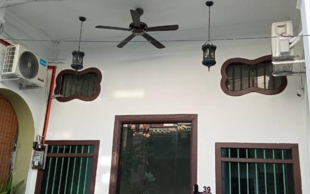 39 Love Lane - Smart Intelligent Inn