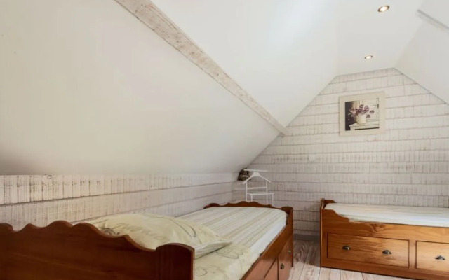 Holiday Home Zoé (CEZ407)