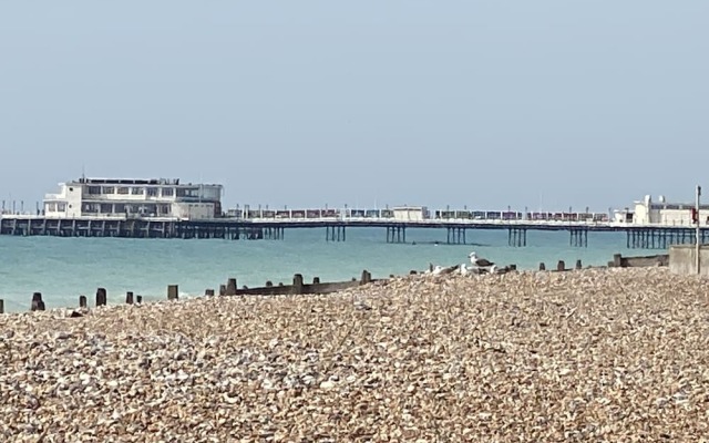Worthing Beach 180 - 2 bed Seafront With Parking