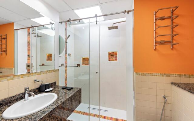 Stonetree - Spacious 2 BR - Near Beach