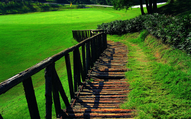 Huangshan Pine Golf & Country Club
