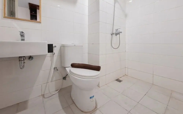 Basic Studio Room Apartment At Tuscany Residence