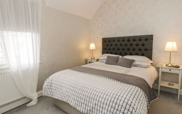 1 Sandy Lane, Chester