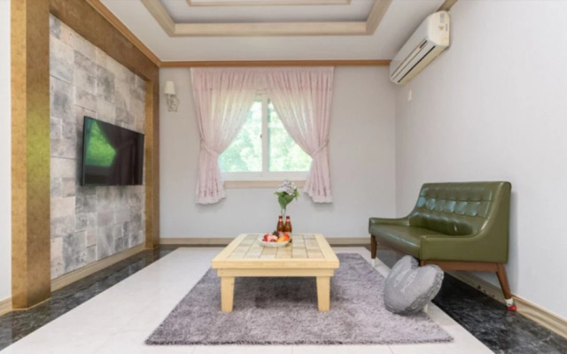 Gyeongju Woorinuri Pension