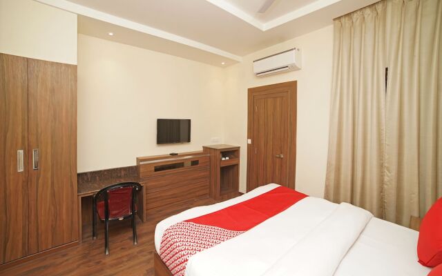 Oyo 7872 Amber Hotel