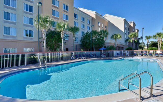 Comfort Inn & Suites Near Universal Orlando Resort - Convention Ctr