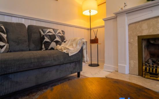 Stylish 2BDR 10m to city centre Free parking