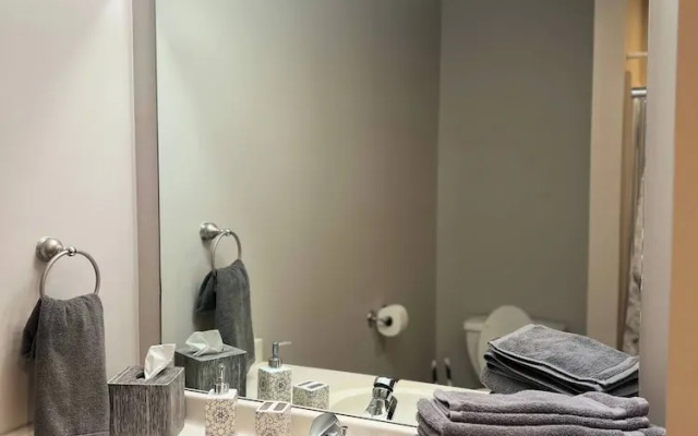 Fantastic Get Away Condo In Strongsville!