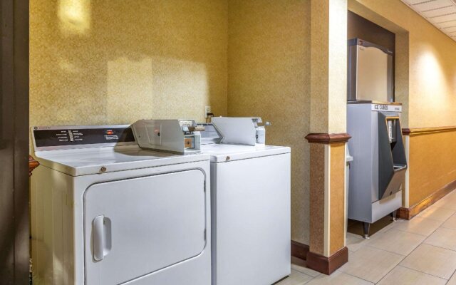 Comfort Suites near Robins Air Force Base