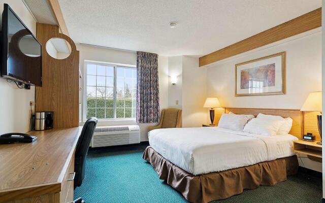 Charlevoix Inn & Suites SureStay Collection by Best Western