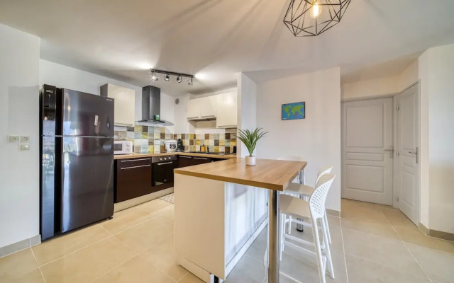 Modern Comfort by the Lagoon