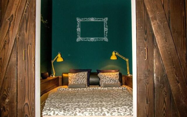 Hedonist Lodge
