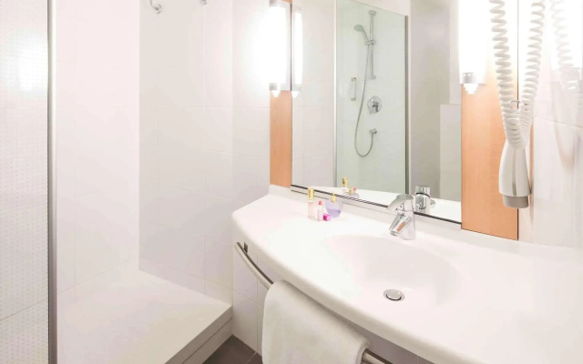 ibis Barcelona Pza Glories 22