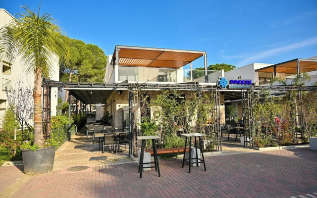 Aqua Bliss Apartment