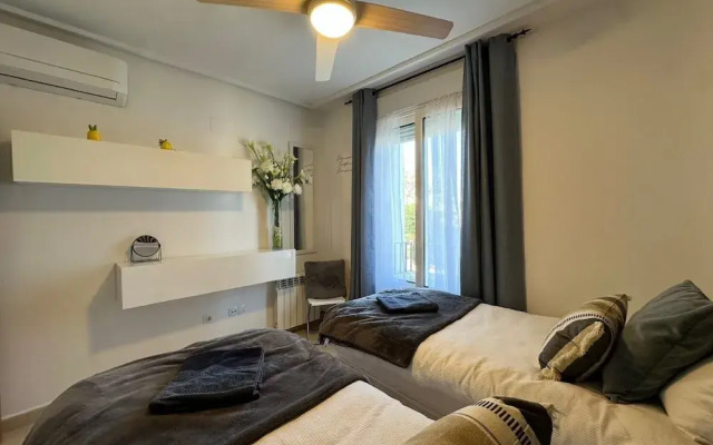 Golf Resort - Apartment - Sleeps4 - Pool - Parking