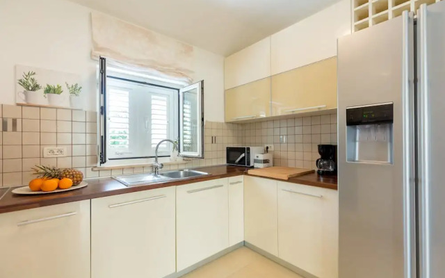 Hedera Estate Hedera A16