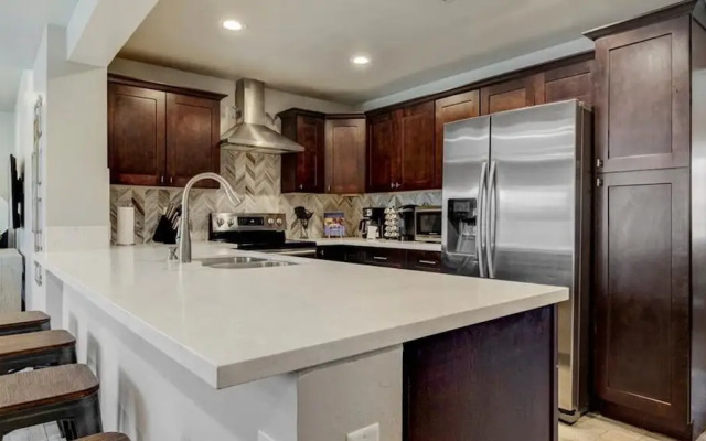Amazing 4-bdrm W/backyard Paradise in Scottsdale!