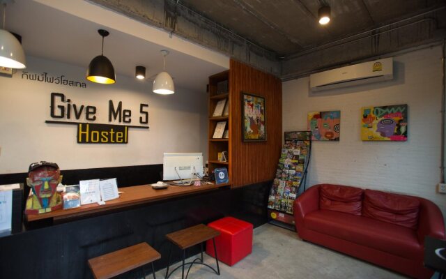 Give Me 5 Hostel