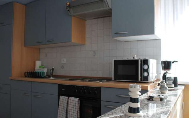 Spacious Bungalow near Sea in Grundshagen