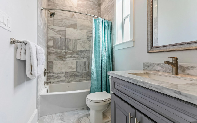 Spacious 5BR Urban Retreat with Balcony & Pool