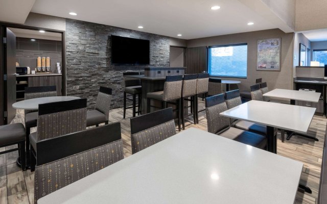 La Quinta Inn & Suites by Wyndham Anchorage Airport