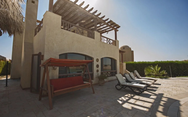 Stunning Golf Villa with Heated Private Pool in El Gouna