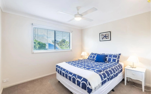 Sea Whispers 1 17 Whitesands Road Just a short stroll to the beach – Guest Rooms – Fingal Bay