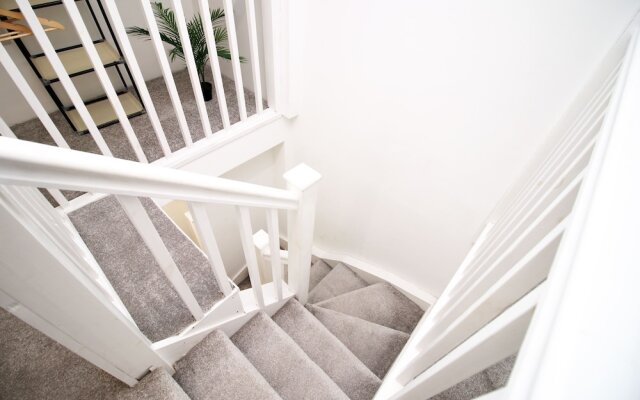Skyline Immaculate 2-bed Apartment in Swansea