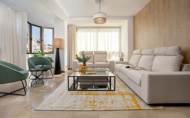 Luxury Apartment in City Center Puerta Real II