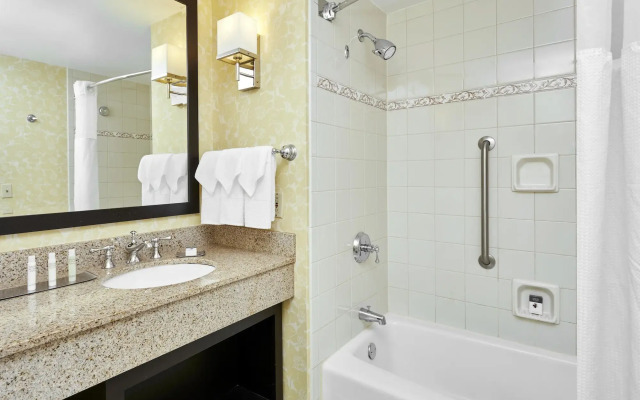 DoubleTree by Hilton Chicago - Oak Brook