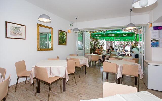 Apartment and Rooms Pansion Duba