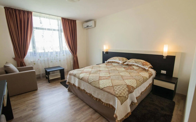 Armonia by Aristocratis