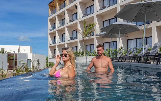 Hive Cancun by G Hotels