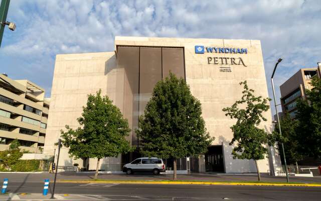 Wyndham Santiago Pettra