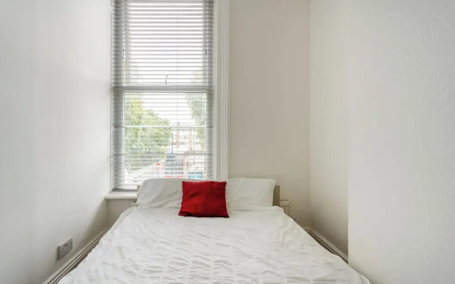 London Oasis - Modern 3 Bedroom Apartment