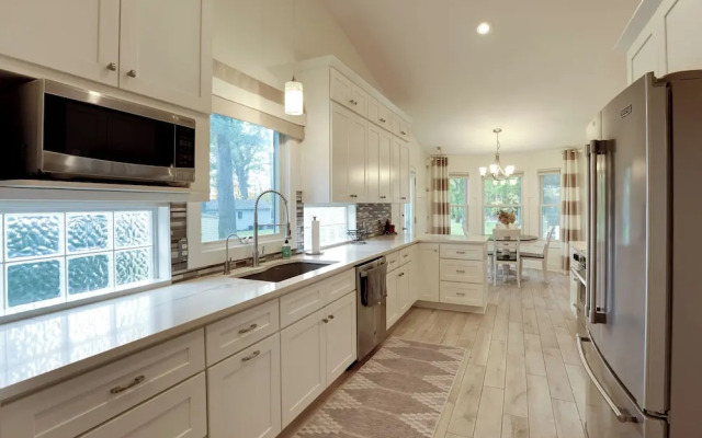 Holland Home: Walk to the Beach!