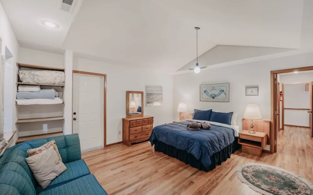 51sl - Ping Pong - Fireplace - D/w - W/d - Sleeps 8 3 Bedroom Home by RedAwning