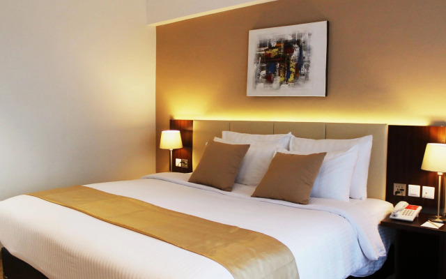 Hotel Gunawangsa MERR