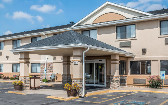 Quality Inn Coralville - Iowa River Landing