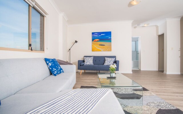 Convenient Rockdale Apartment Next To Station & Beach